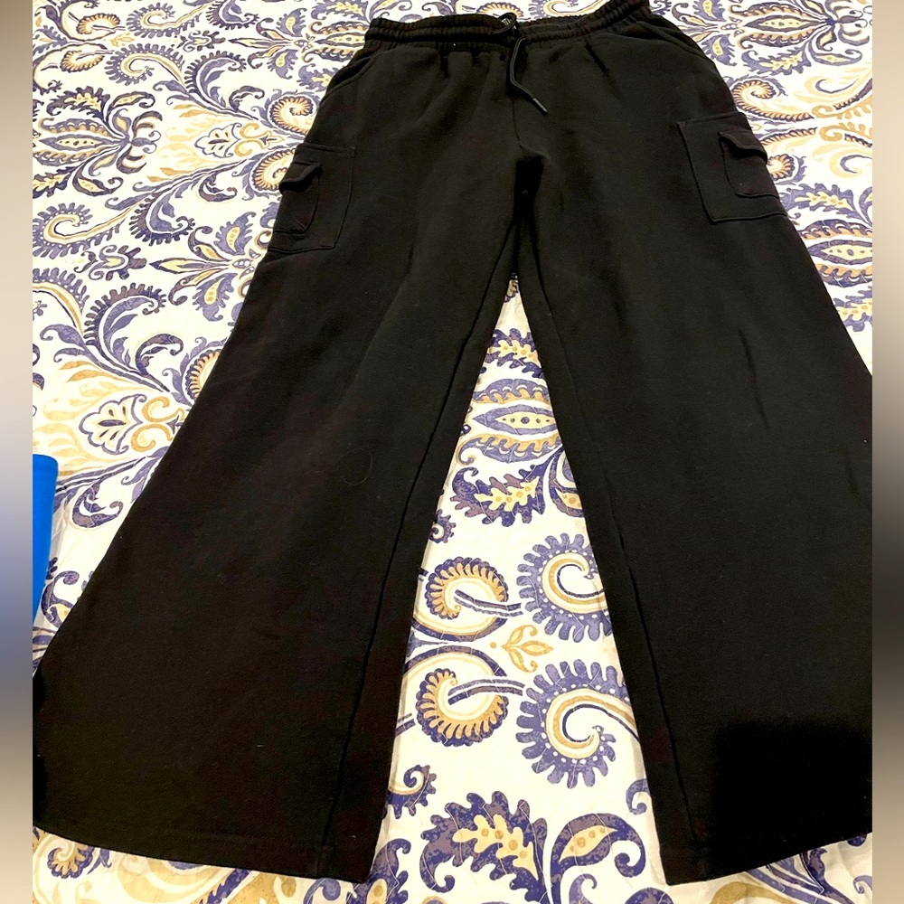 Forever 21 wide leg sweatpants size L with side pockets